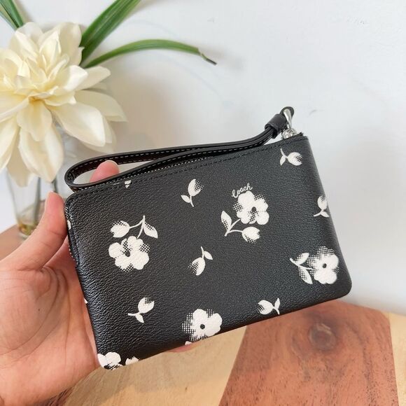 NWT Coach Corner Zip Wristlet With Floral Print - Picture 3 of 5